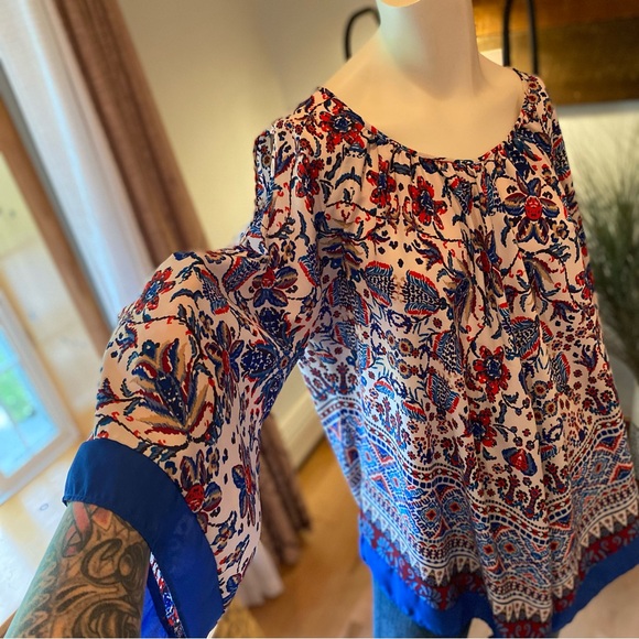 Cato Cold shoulder Top - Picture 3 of 3